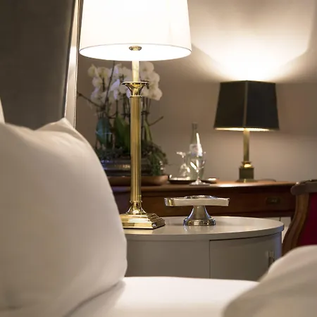 Hotel Romantik Zur Glocke 2*