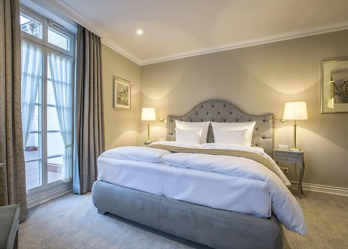 钟声浪漫酒店 酒店