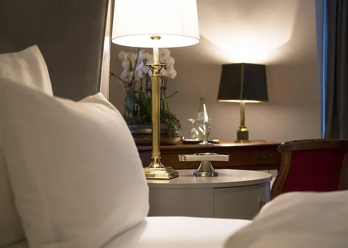 Hotel Romantik Zur Glocke 2*