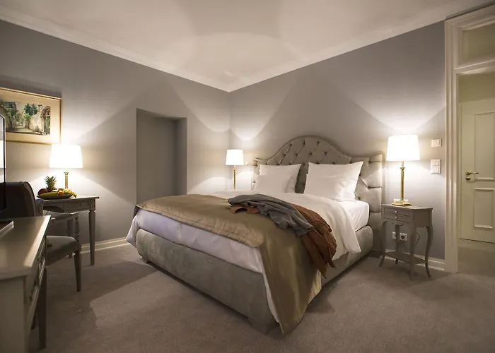 Romantik Zur Glocke Hotel Trèves