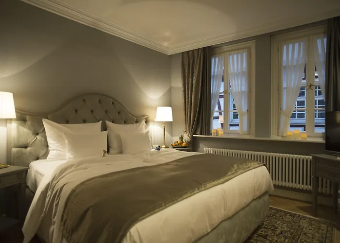 钟声浪漫酒店 2* 特里尔