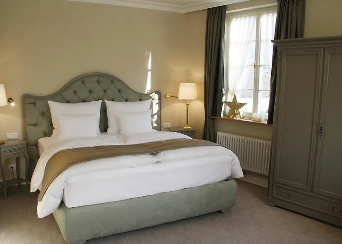 钟声浪漫酒店 2* 特里尔